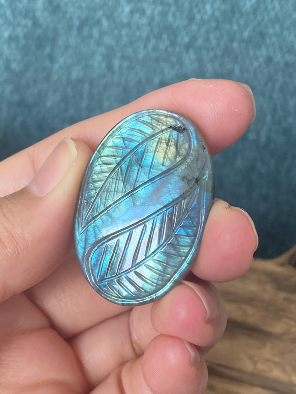 リーフカービング グリーングラデーション ラブラドライト ルース 33 天然石 7枚目の画像