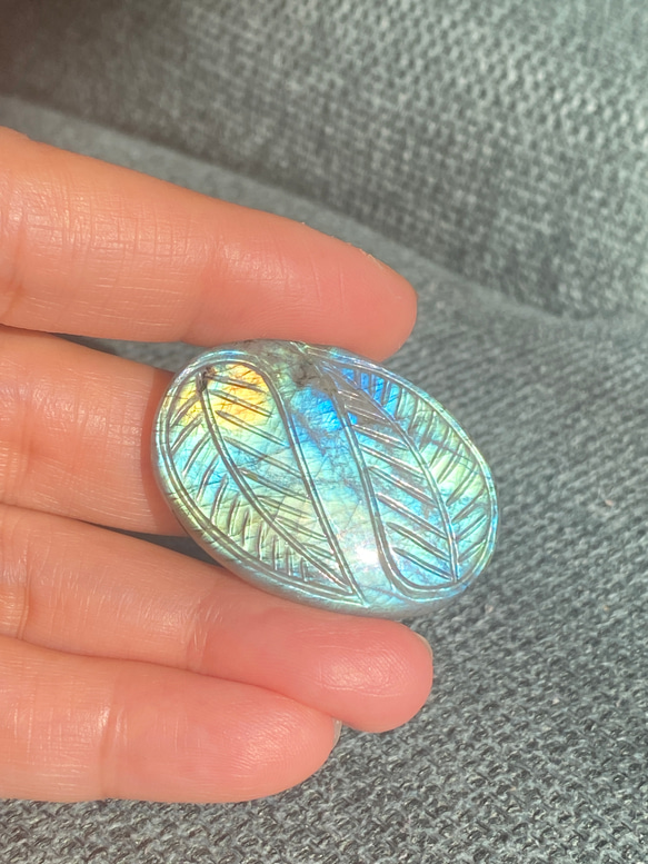 リーフカービング グリーングラデーション ラブラドライト ルース 33 天然石 16枚目の画像