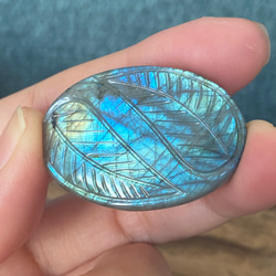 リーフカービング グリーングラデーション ラブラドライト ルース 33 天然石 5枚目の画像