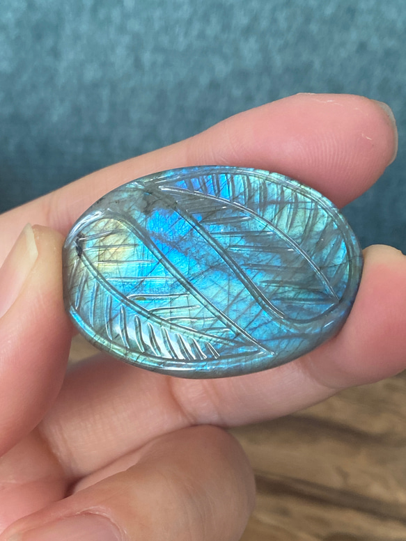 リーフカービング グリーングラデーション ラブラドライト ルース 33 天然石 5枚目の画像