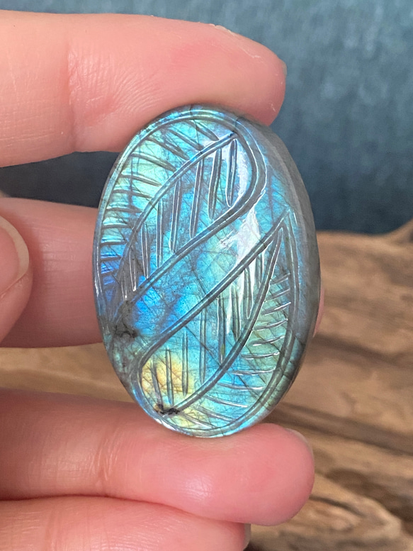 リーフカービング グリーングラデーション ラブラドライト ルース 33 天然石 14枚目の画像