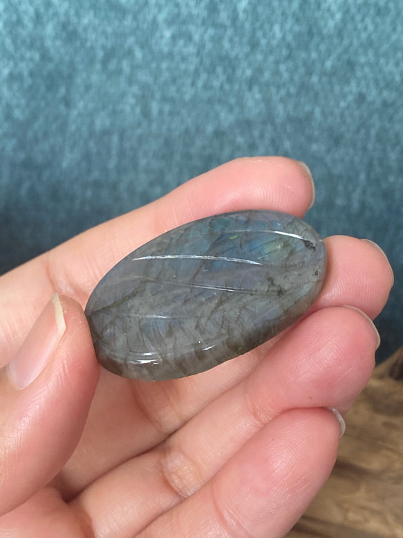 リーフカービング グリーングラデーション ラブラドライト ルース 33 天然石 10枚目の画像