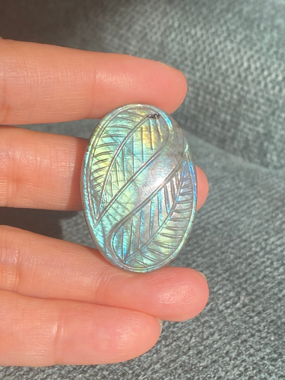 リーフカービング グリーングラデーション ラブラドライト ルース 33 天然石 17枚目の画像