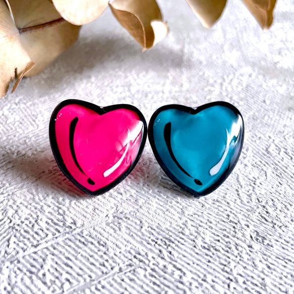glass heart comic Earrings 1枚目の画像