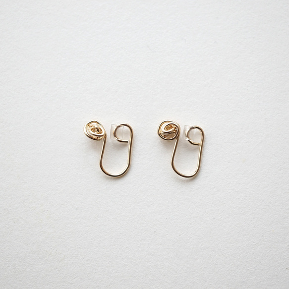 片耳 Crumple ear clips 14kgf イヤークリップ イヤリング・ノンホールピアス MUUTS 通販｜Creema(クリーマ
