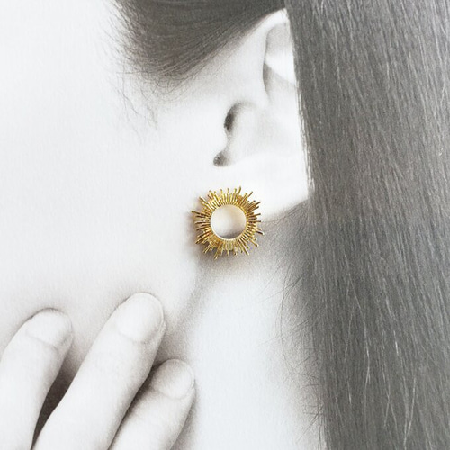 8/17販売終了値下げ☆【ピアス】太陽×フープ ジルコニアチャーム