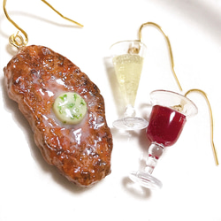 ステーキと赤ワイン&シャンパンの３点セットピアスorイヤリング☆ミニチュア、フェイクフード、食品サンプル、クリスマス 2枚目の画像
