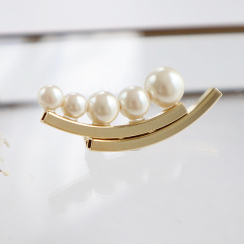 フォーマル・普段使いにも＞ ゴールド×パールカーブ ブローチ ブローチ