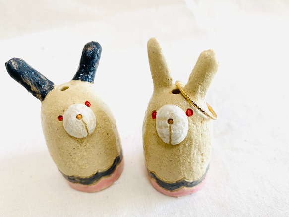 【2Y12】赤い目のウサギのオブジェ 1枚目の画像