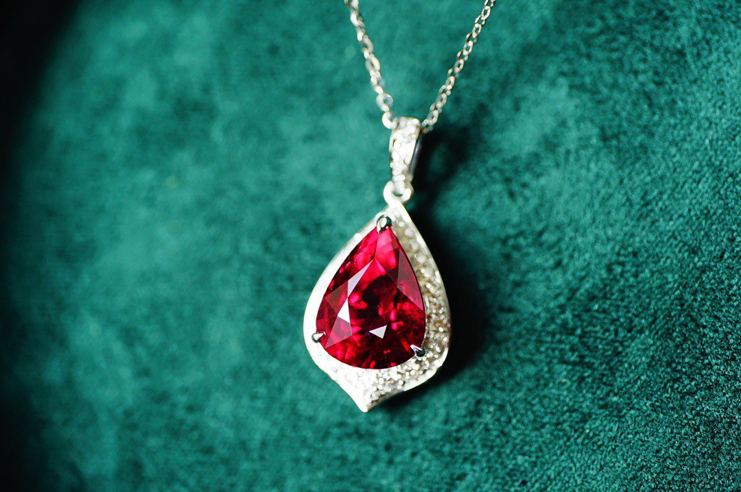 「贅沢」K18 天然4.2ctトルマリン　ルベライト　天然ダイヤモンド　友情　希望　10月誕生石　大粒