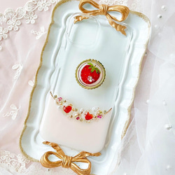 【限定セール】iPhone13　スマホケース　苺のネックレス　押し苺　押し花 1枚目の画像