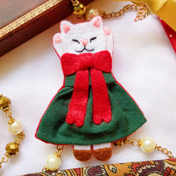 ●12/3締切●受注販売【おめかしおねむねこミニブローチ】クリスマス猫ちゃん（フェルト・刺繍・インテリア・冬） 5枚目の画像