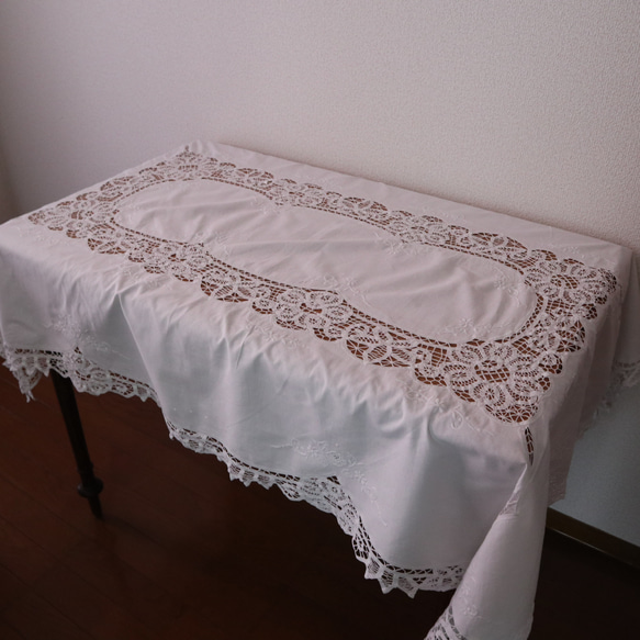 フランスの手仕事/バテンレースがたっぷり＆お花の白糸手刺繍 テーブルクロス (ヴィンテージ フレンチシャビー） 3枚目の画像