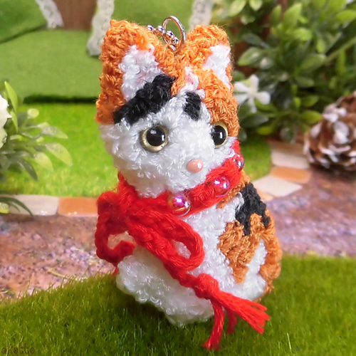 ふわもこ刺繍の三毛猫 (猫) マスコット (ストラップ キーホルダー) NO  