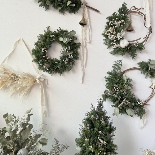 2022 white × green christmas wreathe① リース pitoiro 通販｜Creema 