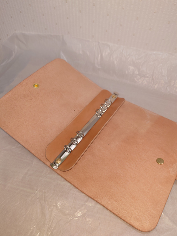 【真鍮と本革のシステム手帳カバー　ベルト式】　 A5サイズ　レザー　ヌメ革　大容量　ブラック　ネイビー　レッド 9枚目の画像