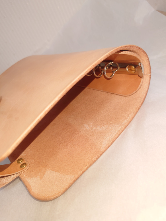 【真鍮と本革のシステム手帳カバー　ベルト式】　 A5サイズ　レザー　ヌメ革　大容量　ブラック　ネイビー　レッド 6枚目の画像