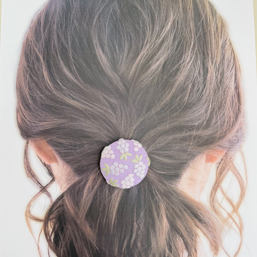 ぶどうの刺繍ヘアゴム＊うす紫＊くるみボタン ヘアゴム