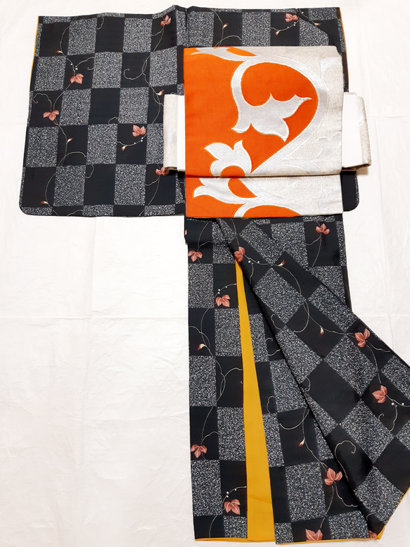 【幅広】ワンタッチ着物　くらわん着物　洗える着物リメイク　黒地葉市松模様　 3枚目の画像