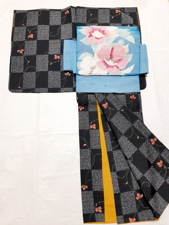 【幅広】ワンタッチ着物　くらわん着物　洗える着物リメイク　黒地葉市松模様　 2枚目の画像