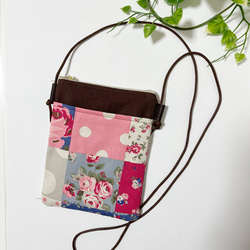 ♡スマホポーチ♡ハンドメイド　パッチワーク　アレキサンダーヘンリー ♡スマホポーチ♡ハンドメイド パッチワーク アレキサンダー