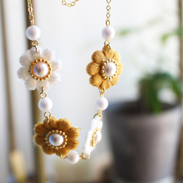 【免運費】淺色復古刺繡花朵項鍊（50cm）【日本製造】Flower 第2張的照片