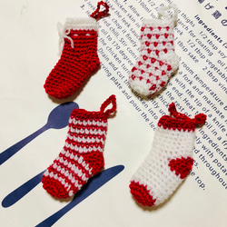 手編みクリスマスミニ靴下4点セット、ガーランド、ツリーなど色々使えます。 1枚目の画像