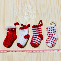 手編みクリスマスミニ靴下4点セット、ガーランド、ツリーなど色々使えます。 2枚目の画像