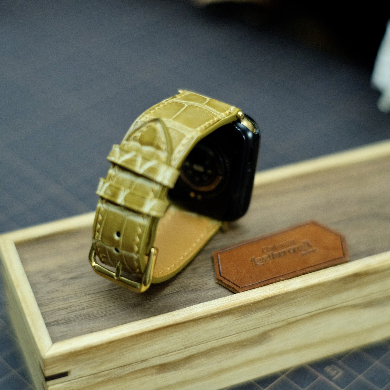 革使用アップルウォッチ時計ベルト　高級ワニ革時計バンド