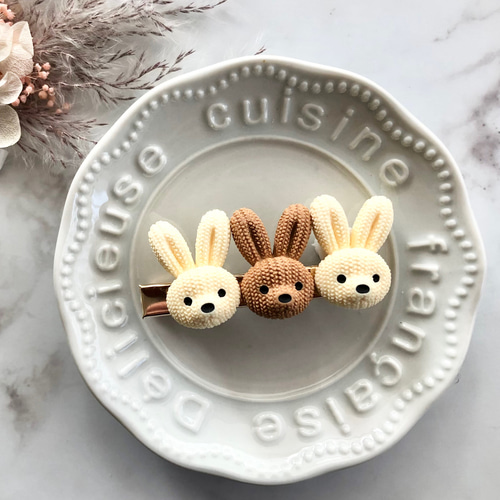 ニット風 うさぎ ウサギ カボション 髪留め ヘアクリップ ハンドメイド