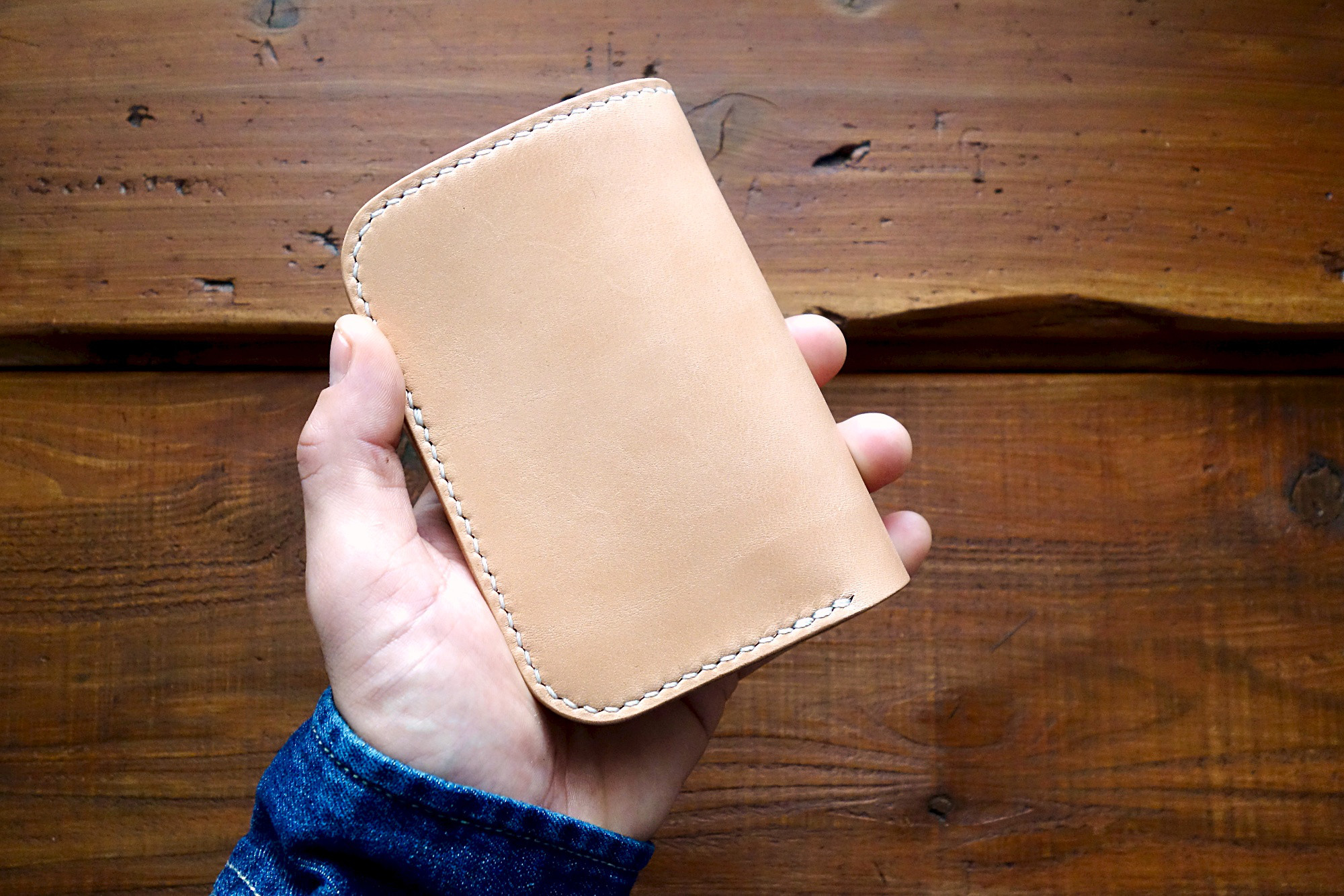 ミドルウォレット　二つ折り本革財布　ヌメ革　シンプル財布　S-041