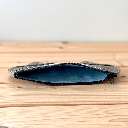 猫好きが作った本牛革メガネケース 鯖白ハチワレ猫 黒縁メガネ 手縫い