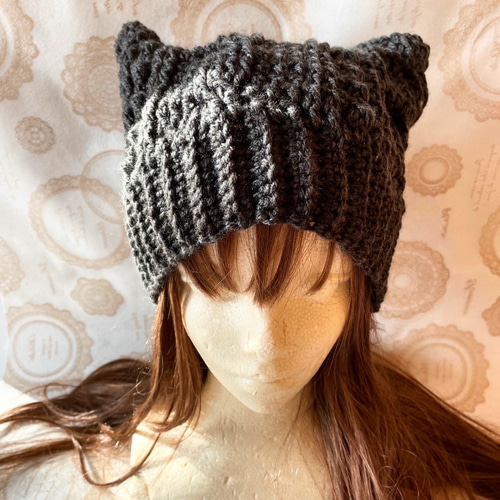 再販】大人気⭐︎春まで使えるアラン模様の猫耳ニット帽・チャコール