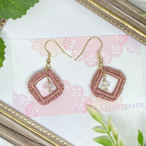 カギ編みのシックなピアス・イヤリング ピアス（フック・チェーン