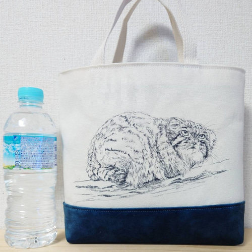 マヌルネコ トートバッグ 小ぶり 革調フェルト ネイビーブルー