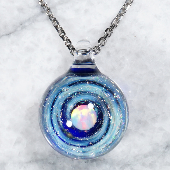 新素材新作 ホワイトオパール ガラスの小宇宙 ペンダント Glass；No Yasuda ネックレス、ペンダント、チョーカー