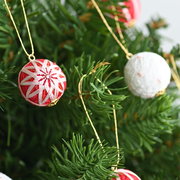 小さな手毬のクリスマスオーナメント 9個セット 赤 （ヒルトン