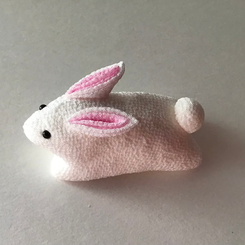 うさぎ・梅の根付 つまみ細工 ちりめん細工 その他置物