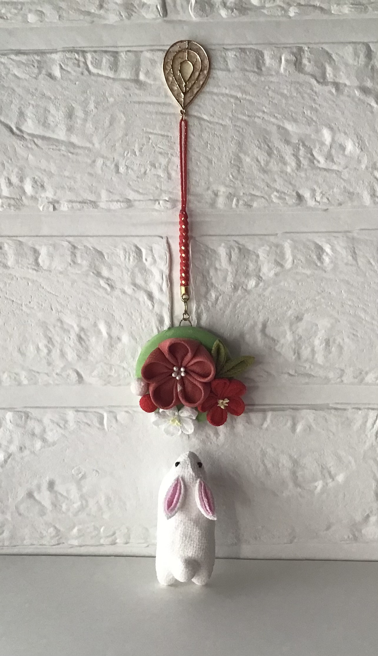 【ちぃちゃん】つまみ細工　兜うさぎさん chさん 様 専用（ちぃちゃん様専用つまみ細工 兜うさぎさん）