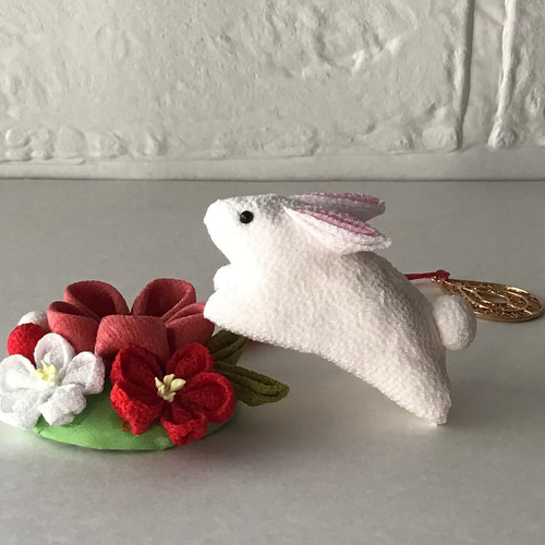 うさぎ・梅の根付 つまみ細工 ちりめん細工 その他置物 ふくちゃん