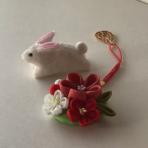 うさぎ・梅の根付 つまみ細工 ちりめん細工 その他置物 ふくちゃん