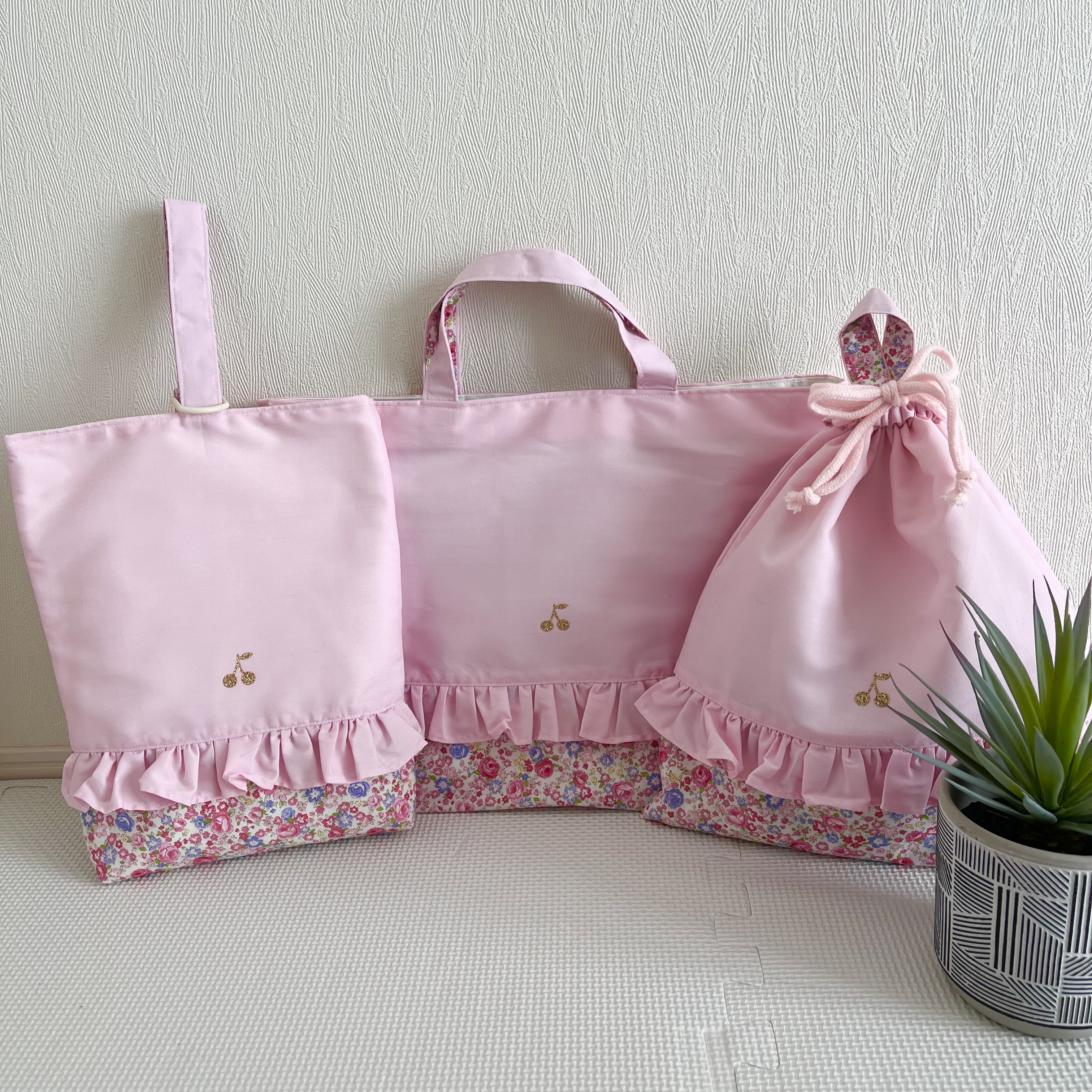 1SET限定　ハンドメイド　3点セット　入園入学グッズ　小花　レッスンバッグ 入園入学グッズ3点セット ピンク×小花柄 レッスンバッグ いちマ 通販