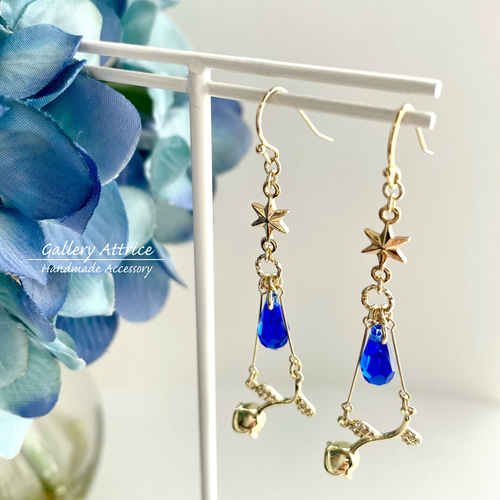 マジェスティックブルーの薔薇ひとしずく ピアス／イヤリング ピアス