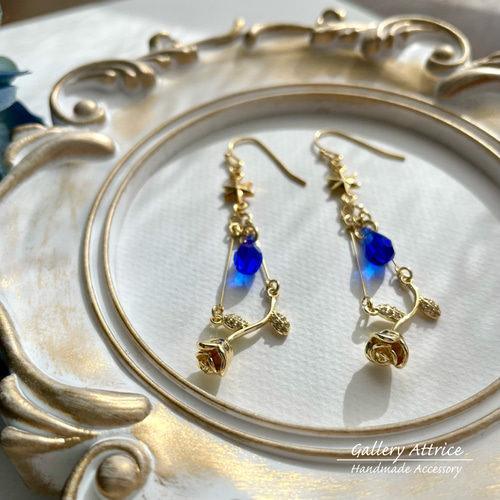 マジェスティックブルーの薔薇ひとしずく ピアス／イヤリング ピアス