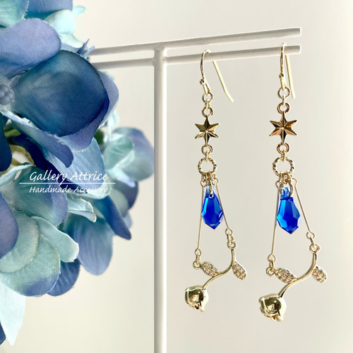 マジェスティックブルーの薔薇ひとしずく ピアス／イヤリング ピアス