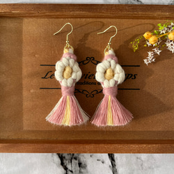 マクラメ キーホルダー ピンク マクラメスクエアノット編みキーホルダー（ピンク） キーホルダー