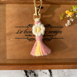 マクラメ キーホルダー ピンク マクラメスクエアノット編みキーホルダー（ピンク） キーホルダー