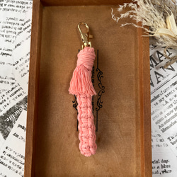 マクラメ キーホルダー ピンク マクラメねじり編みキーホルダー（ピンクアーモンド） その他