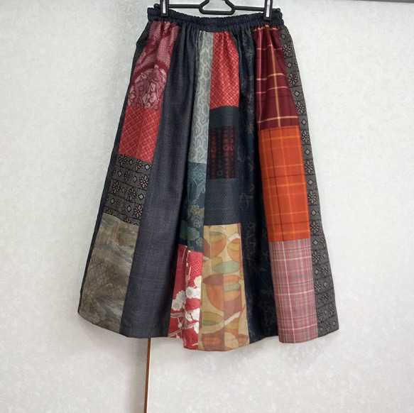 着物リメイク♪丈８０ｃｍ：色々な大島紬をパッチワークして作った6枚ハギスカート （裏地付き） 5枚目の画像