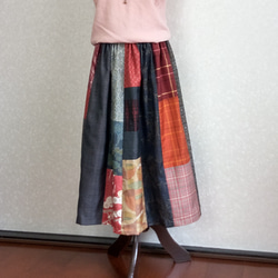 着物リメイク♪丈８０ｃｍ：色々な大島紬をパッチワークして作った6枚ハギスカート （裏地付き） 2枚目の画像